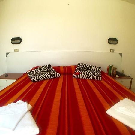 Hotel Mehari Riccione Buitenkant foto