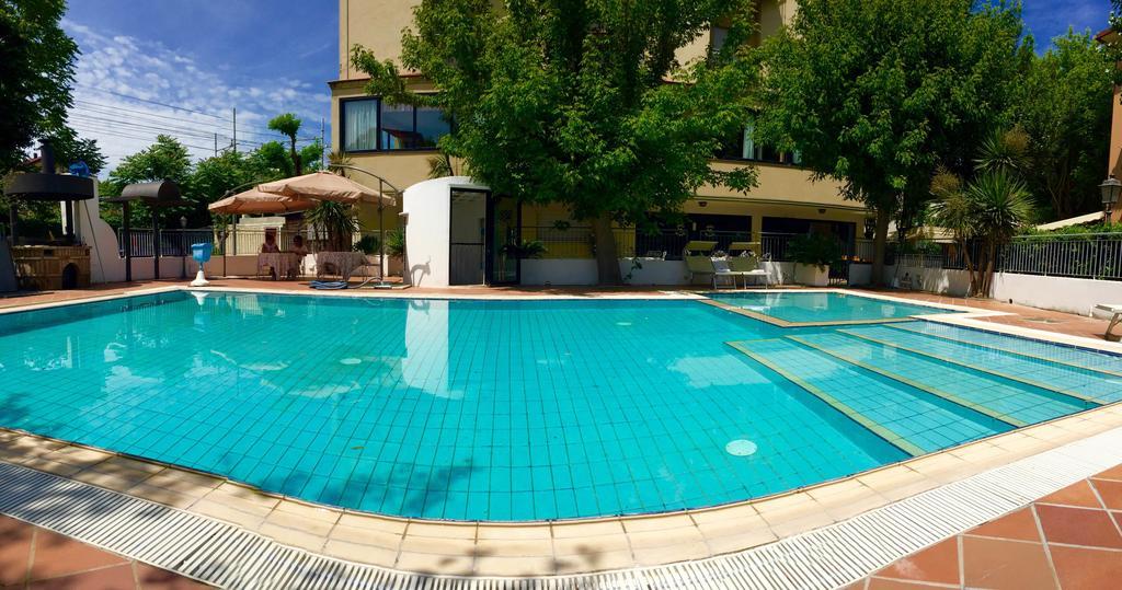 Hotel Mehari Riccione Buitenkant foto