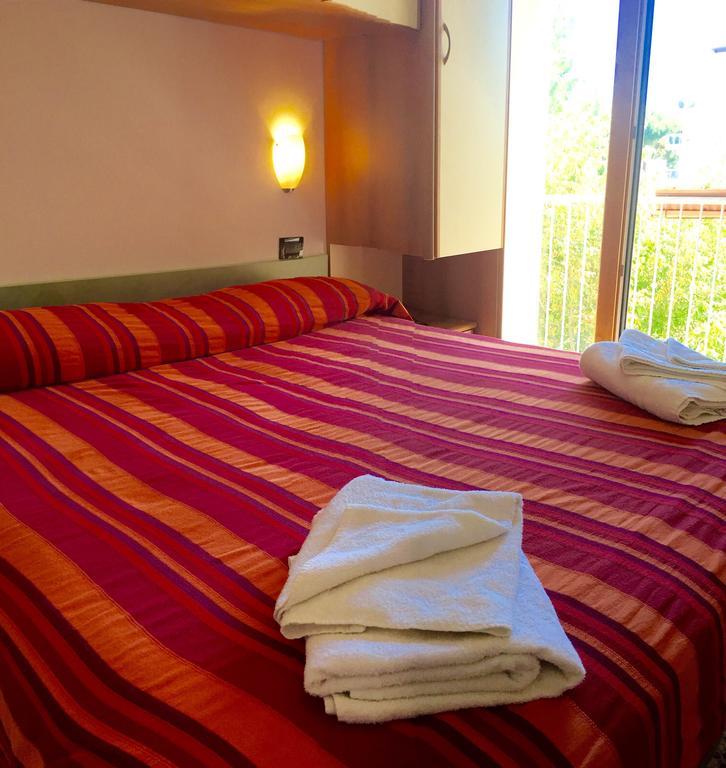 Hotel Mehari Riccione Kamer foto