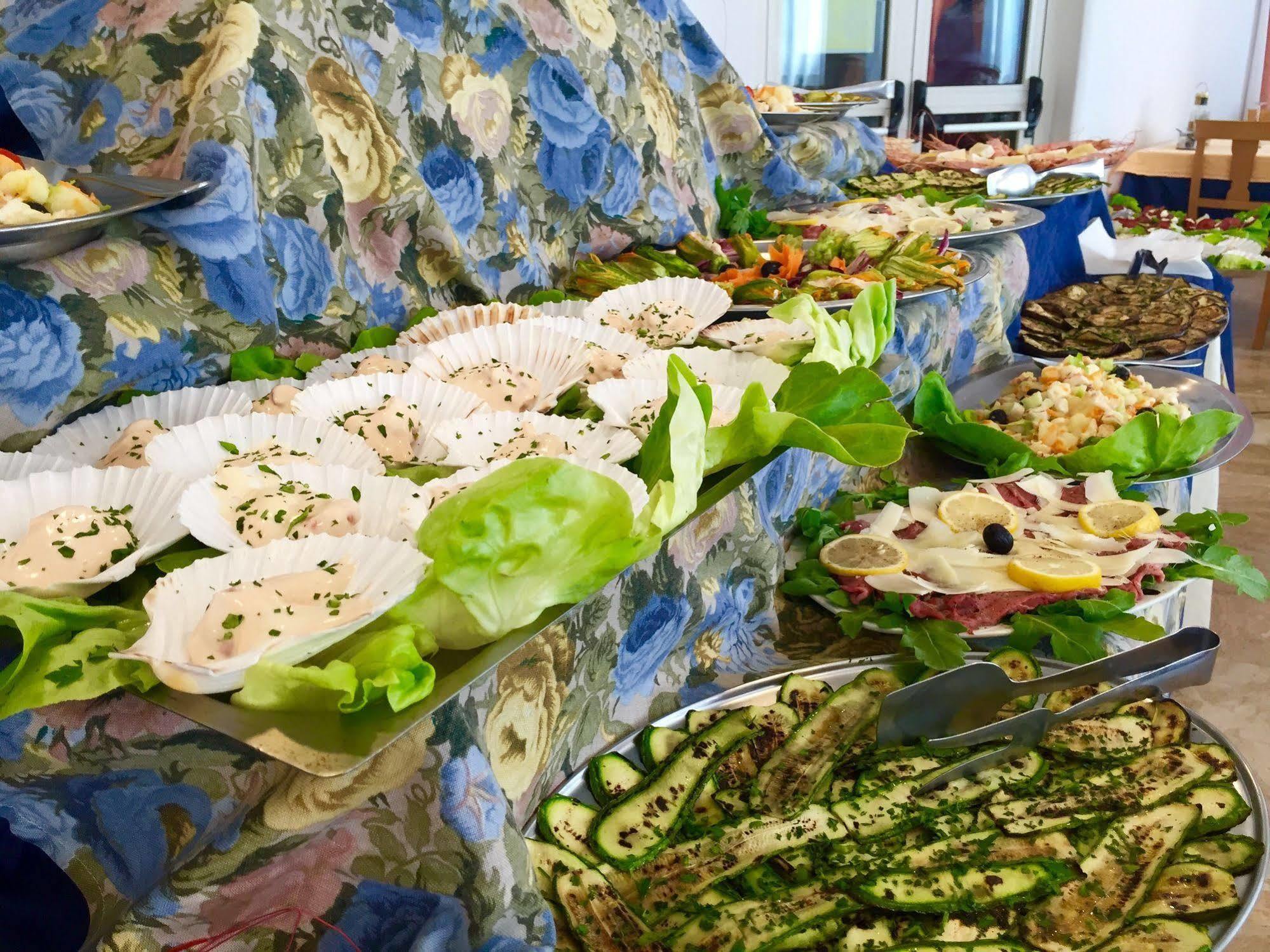 Hotel Mehari Riccione Buitenkant foto