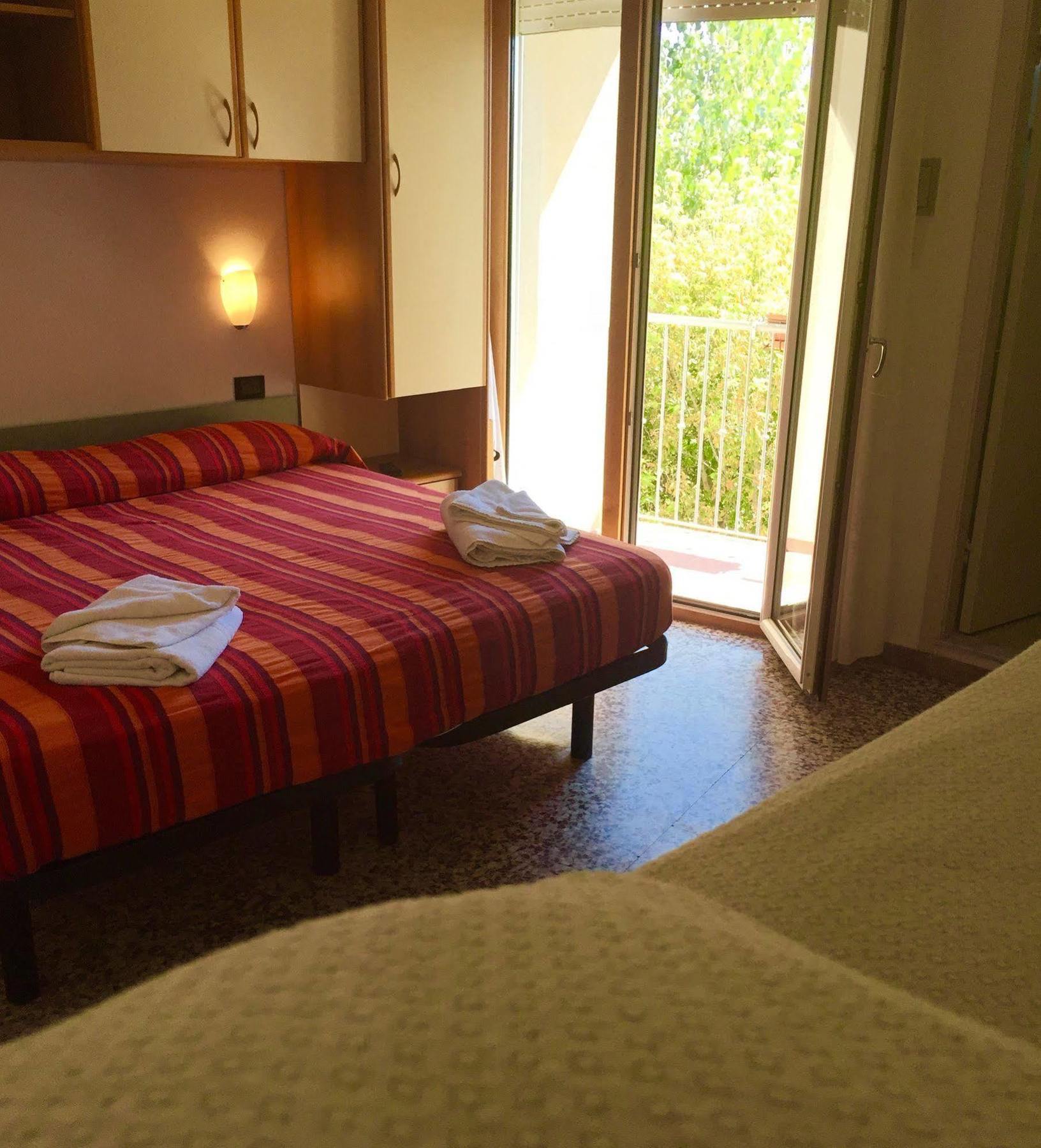 Hotel Mehari Riccione Buitenkant foto