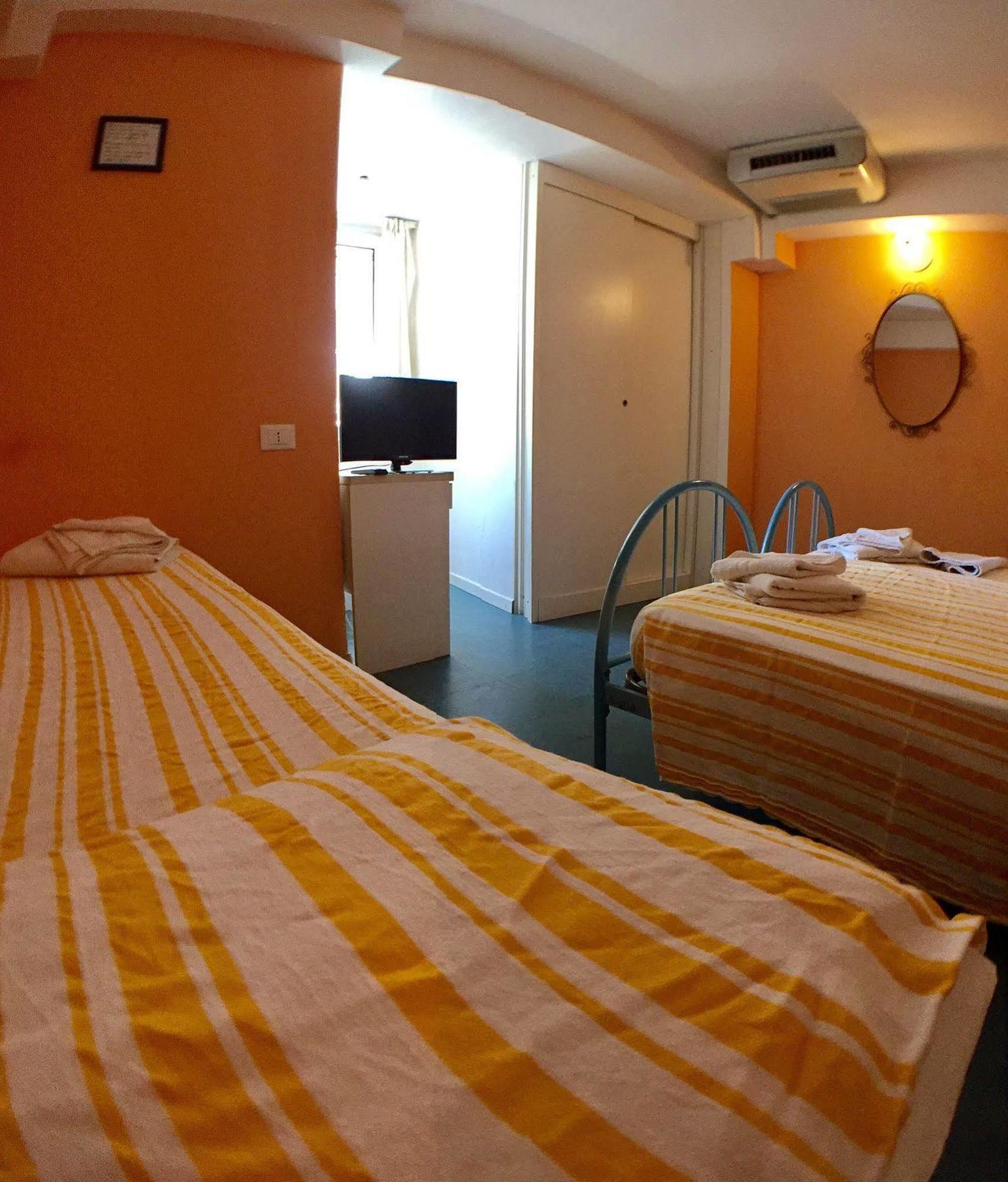 Hotel Mehari Riccione Buitenkant foto