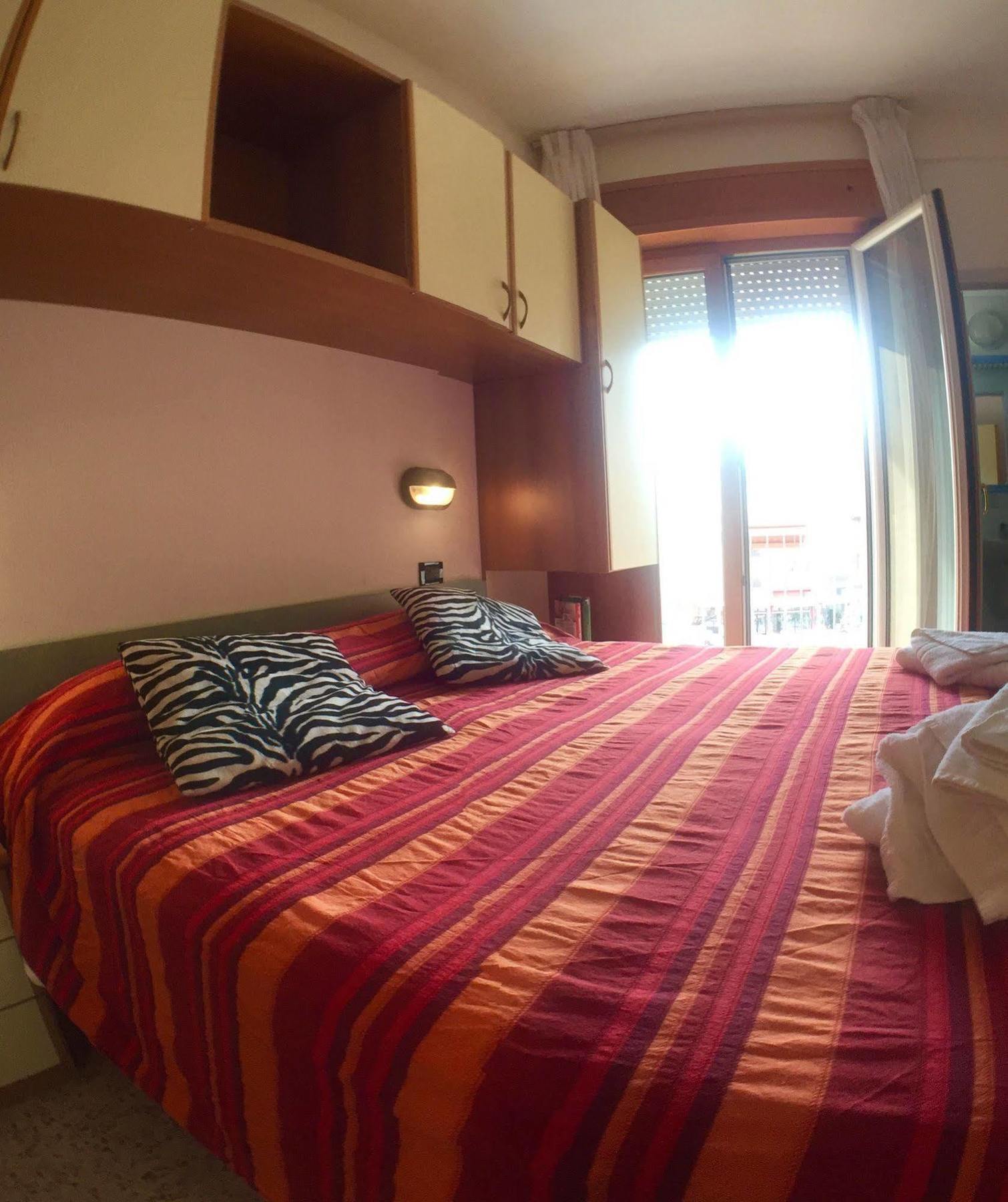 Hotel Mehari Riccione Buitenkant foto