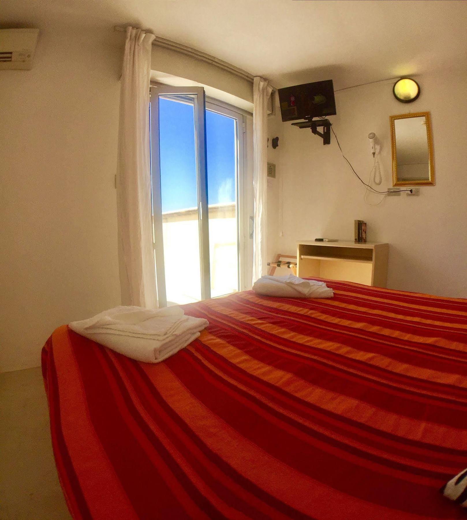 Hotel Mehari Riccione Buitenkant foto