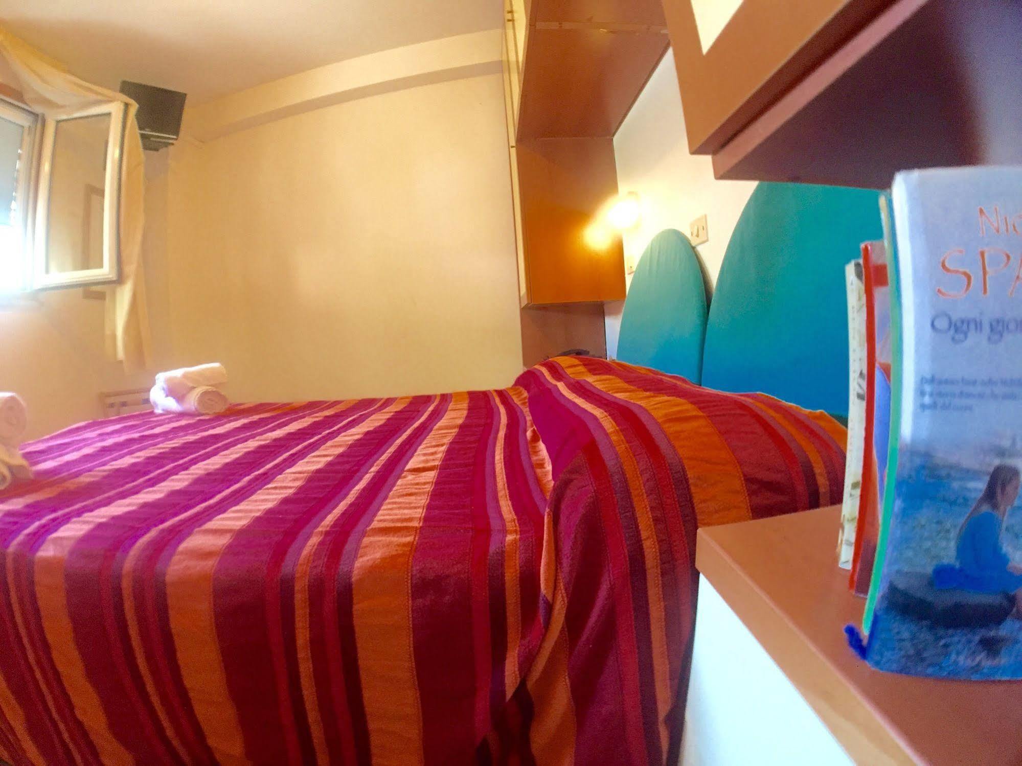 Hotel Mehari Riccione Buitenkant foto