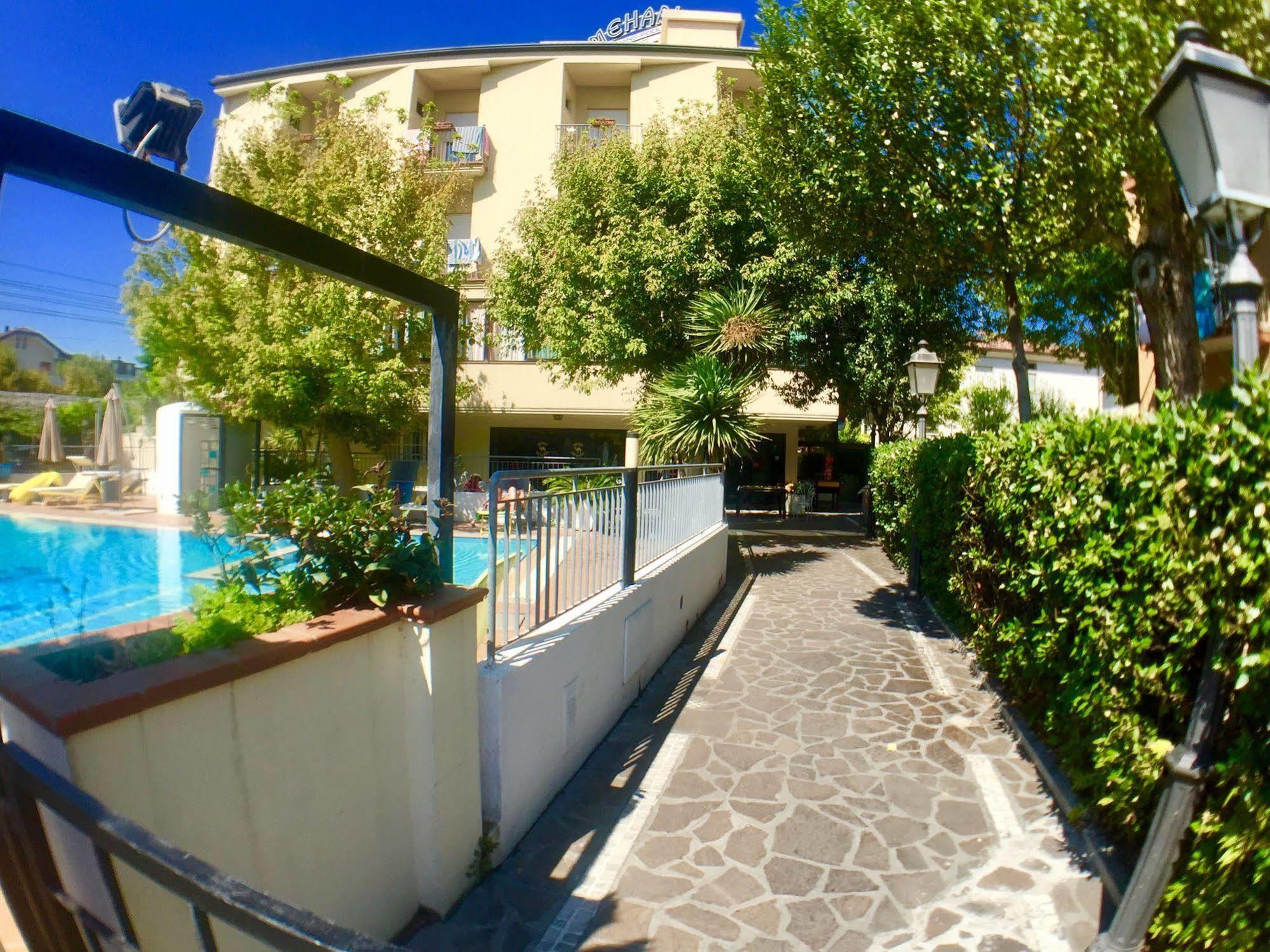 Hotel Mehari Riccione Buitenkant foto