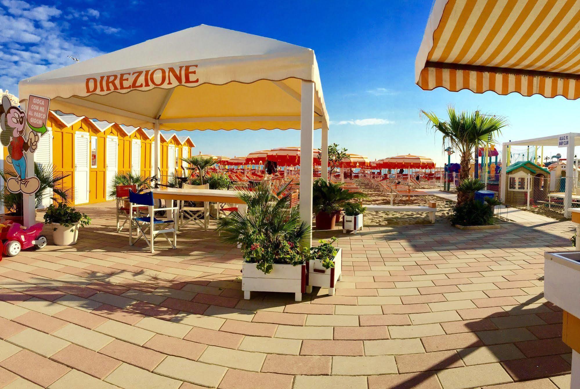 Hotel Mehari Riccione Buitenkant foto