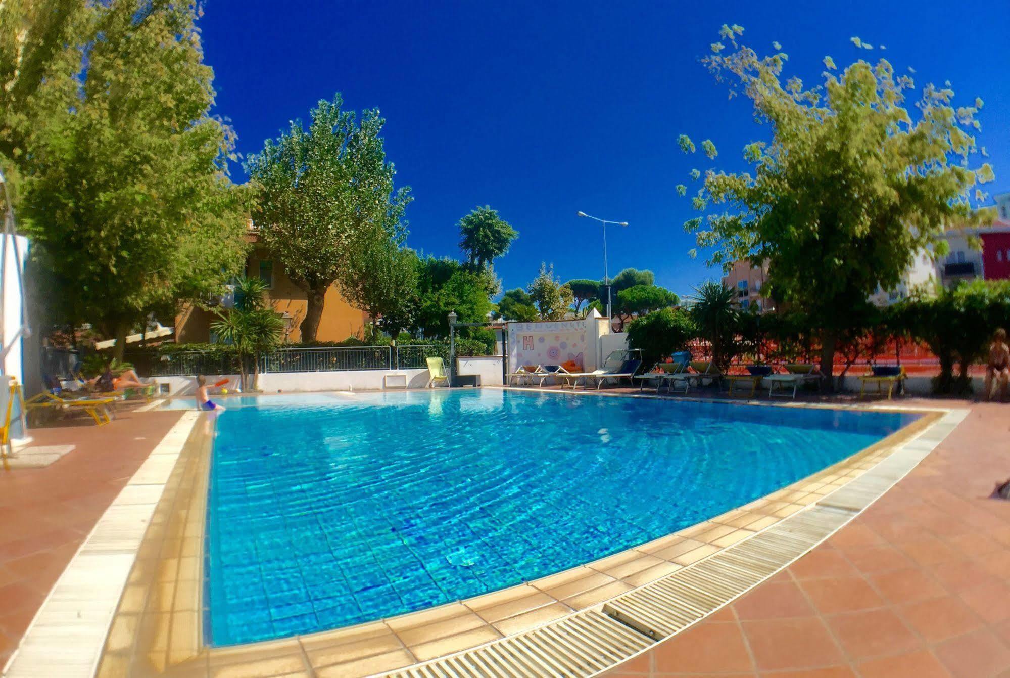 Hotel Mehari Riccione Buitenkant foto