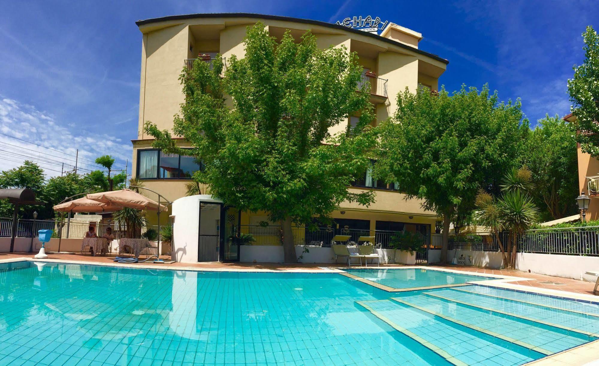 Hotel Mehari Riccione Buitenkant foto